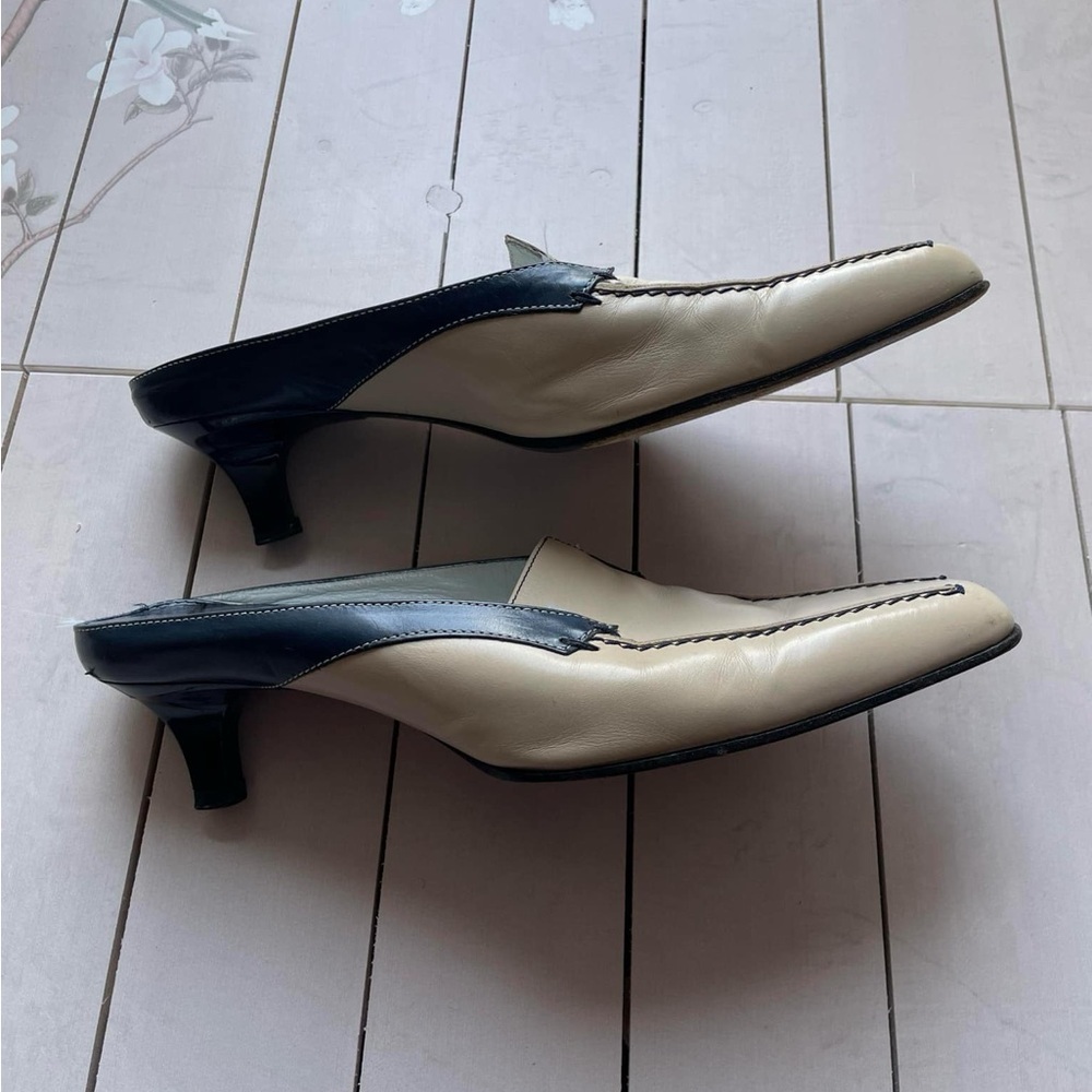 Tod's Cream and Black Leather Loafers - Picture 3 of 7